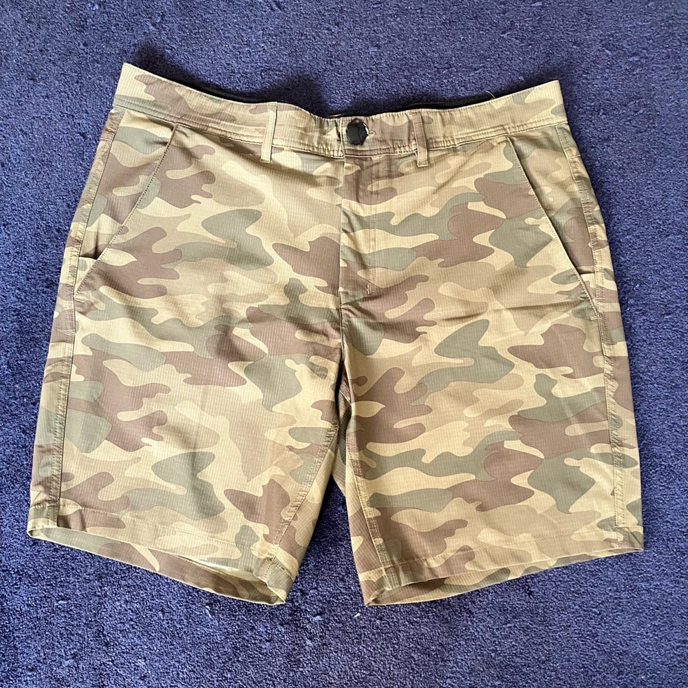 Men’s Green Camo Shorts - Size 38